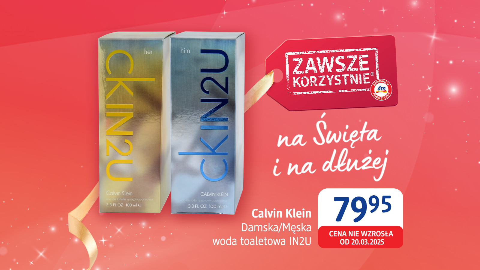 Dwa opakowania perfum Calvin Klein IN2U: jedno z żółtym napisem 'her', drugie z granatowym napisem 'him', na czerwonym tle z napisem 'ZAWSZE KORZYSTNIE' i ceną 79,95 zł.